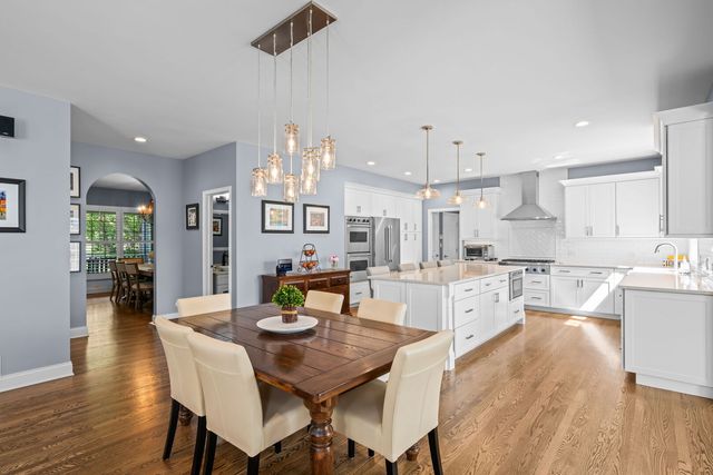 2733 N ELM Lane, Arlington Heights, IL 60004