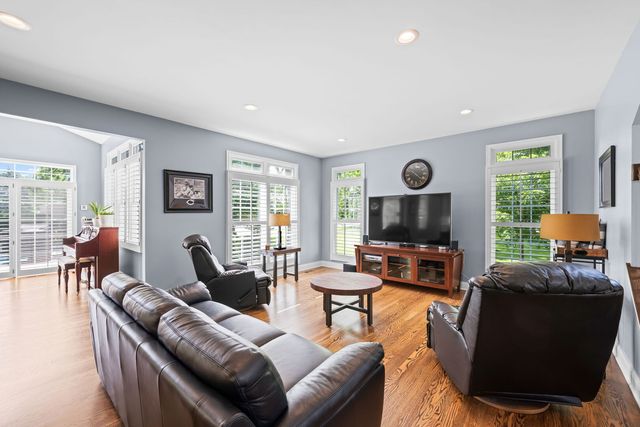2733 N ELM Lane, Arlington Heights, IL 60004