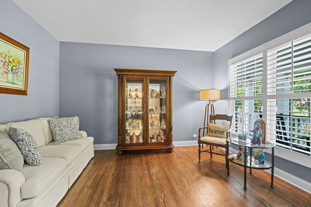 2733 N ELM Lane, Arlington Heights, IL 60004