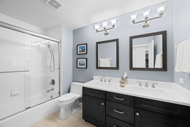 2733 N ELM Lane, Arlington Heights, IL 60004