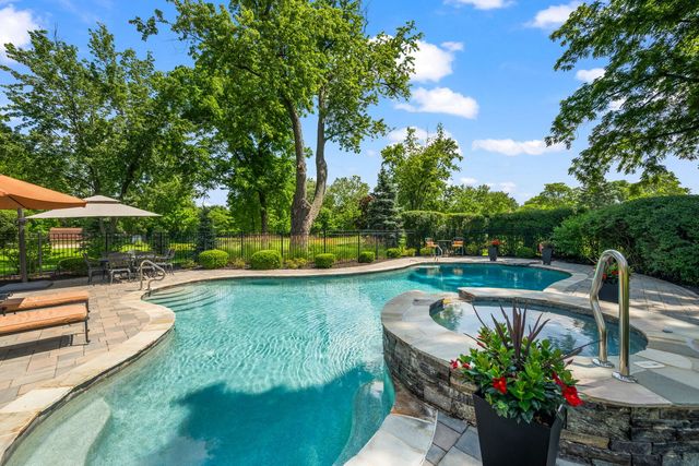 2733 N ELM Lane, Arlington Heights, IL 60004