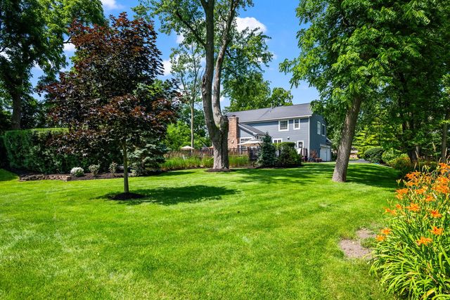 2733 N ELM Lane, Arlington Heights, IL 60004