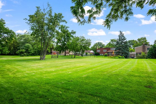 2733 N ELM Lane, Arlington Heights, IL 60004