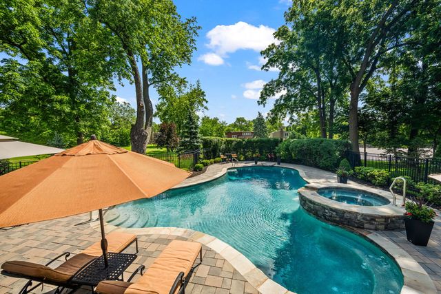 2733 N ELM Lane, Arlington Heights, IL 60004