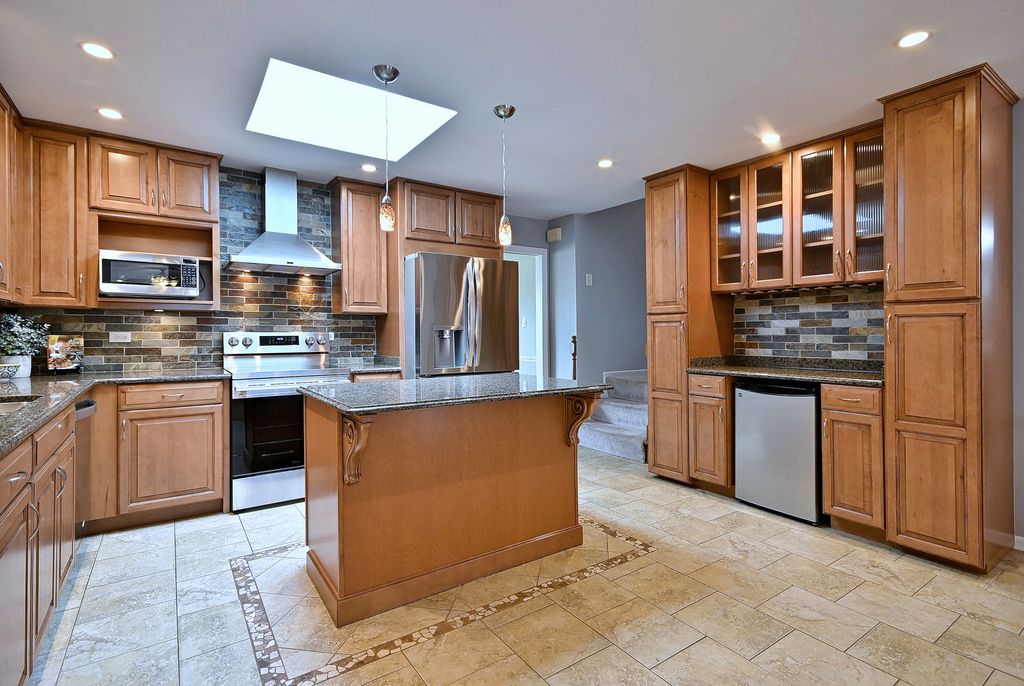 712 67th Street, Darien, IL 60561 — photo 2