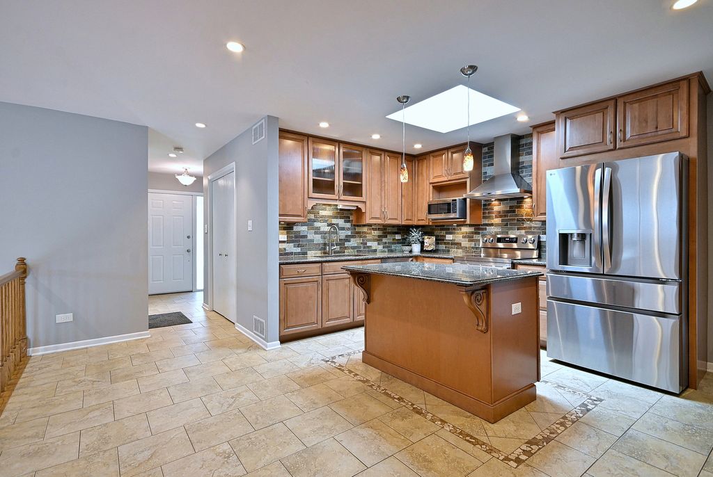 712 67th Street, Darien, IL 60561 — photo 3