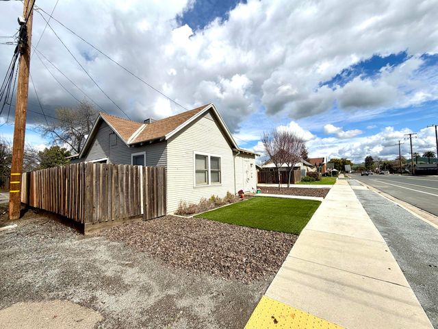 200 N B, Exeter, CA 93221