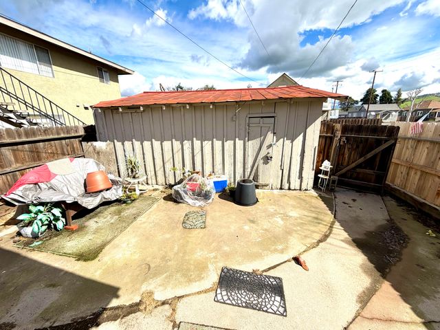 200 N B, Exeter, CA 93221