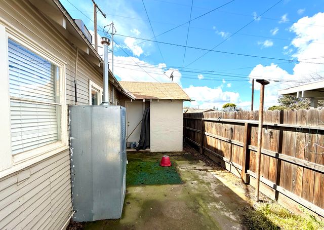 200 N B, Exeter, CA 93221