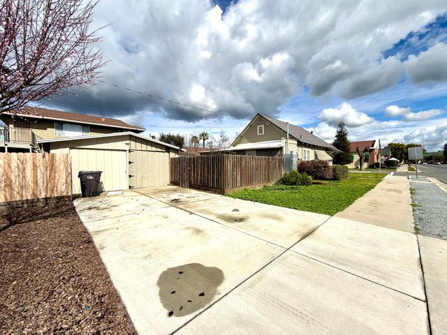 200 N B, Exeter, CA 93221