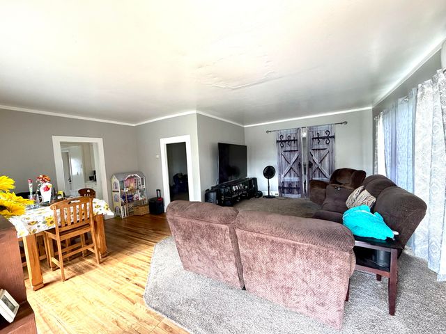 200 N B, Exeter, CA 93221