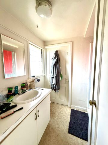 200 N B, Exeter, CA 93221