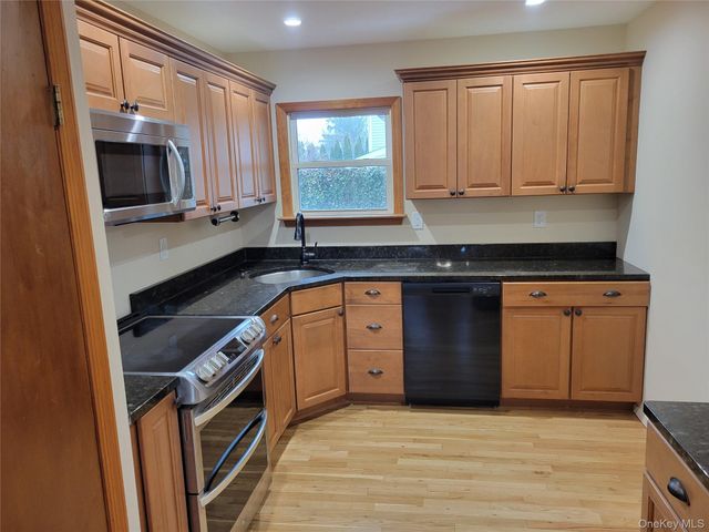 71 Cayuga Avenue, South Setauket, NY 11720