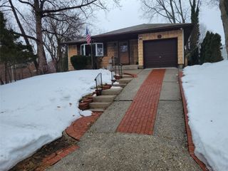 71 Cayuga Avenue, South Setauket, NY 11720