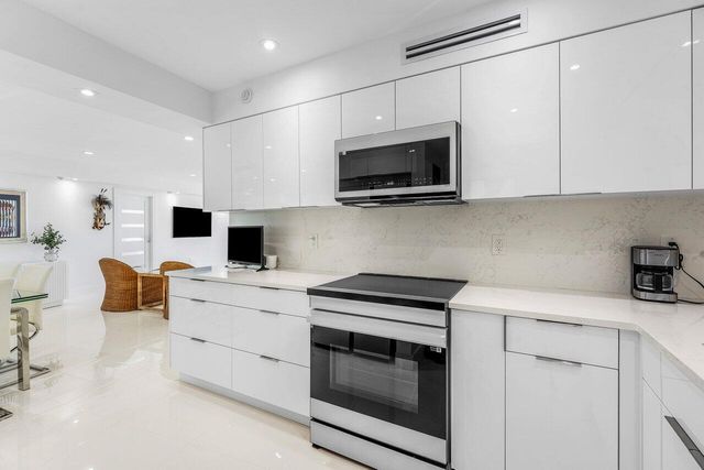 2780 S Ocean Boulevard 805, Palm Beach, FL 33480