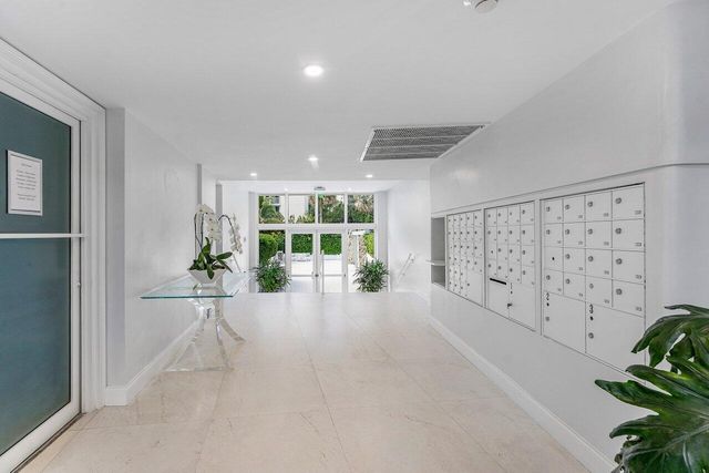 2780 S Ocean Boulevard 805, Palm Beach, FL 33480