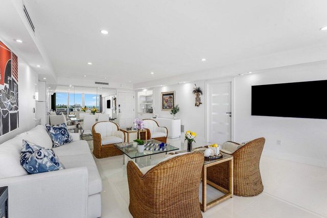 2780 S Ocean Boulevard 805, Palm Beach, FL 33480