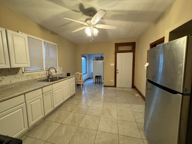 8556 S Muskegon Avenue, Chicago, IL 60617