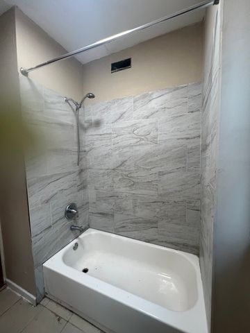 8556 S Muskegon Avenue, Chicago, IL 60617