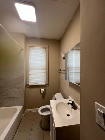 8556 S Muskegon Avenue, Chicago, IL 60617