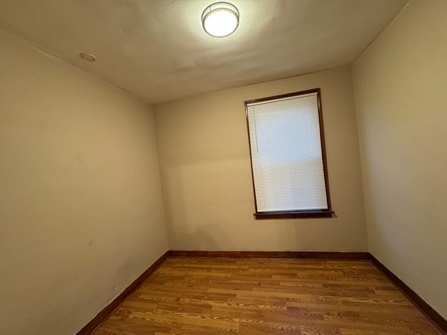 8556 S Muskegon Avenue, Chicago, IL 60617