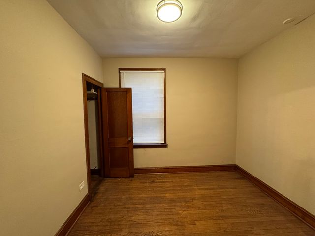 8556 S Muskegon Avenue, Chicago, IL 60617