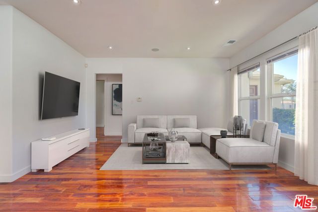 932 S Shenandoah Street 5, Los Angeles, CA 90035