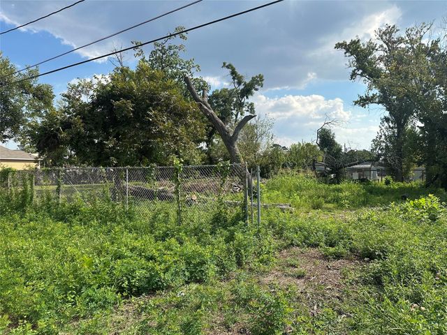 6842 Carothers Street, Houston, TX 77028