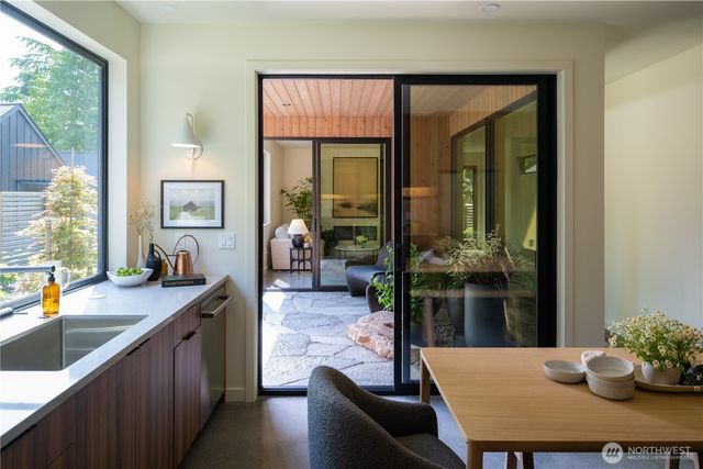 600 Park Avenue NE, Bainbridge Island, WA 98110