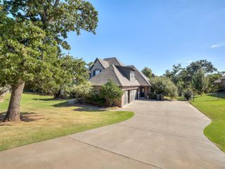8900 Belcaro Drive, Edmond, OK 73034