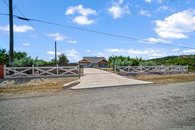 423 Prairie Tea Lane, Canyon Lake, TX 78133