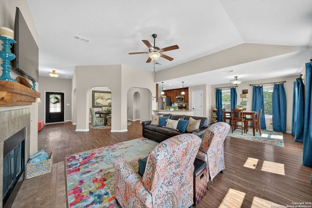 423 Prairie Tea Lane, Canyon Lake, TX 78133