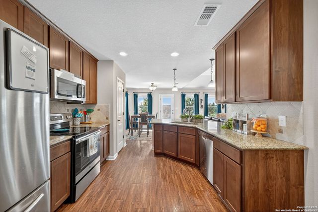 423 Prairie Tea Lane, Canyon Lake, TX 78133