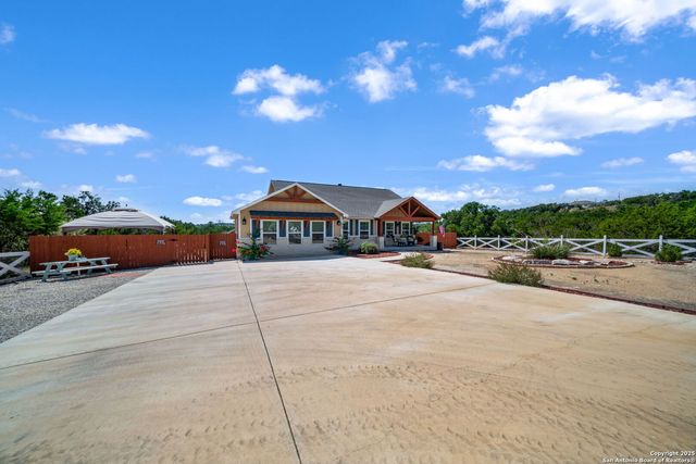 423 Prairie Tea Lane, Canyon Lake, TX 78133