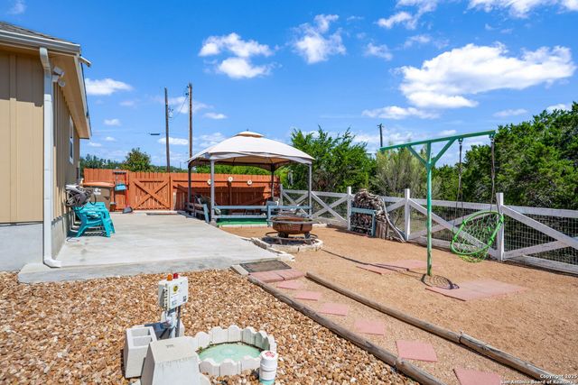 423 Prairie Tea Lane, Canyon Lake, TX 78133
