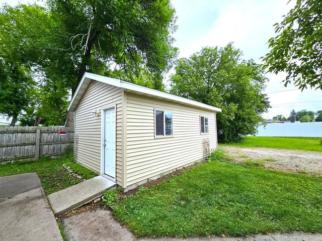 702 E Junius Avenue, Fergus Falls, MN 56537