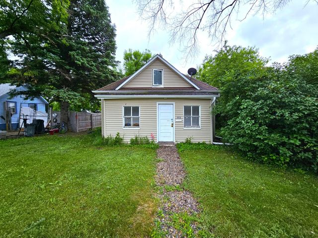 702 E Junius Avenue, Fergus Falls, MN 56537