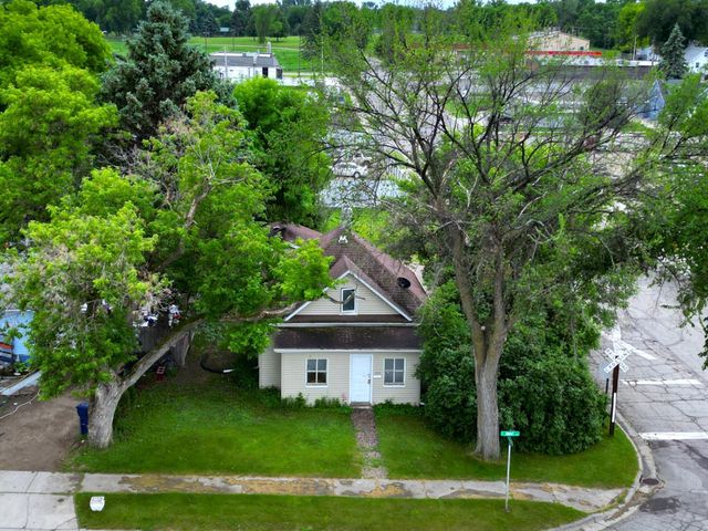 702 E Junius Avenue, Fergus Falls, MN 56537