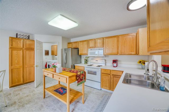 21790 River Ridge Trail, Farmington Hills, MI 48335