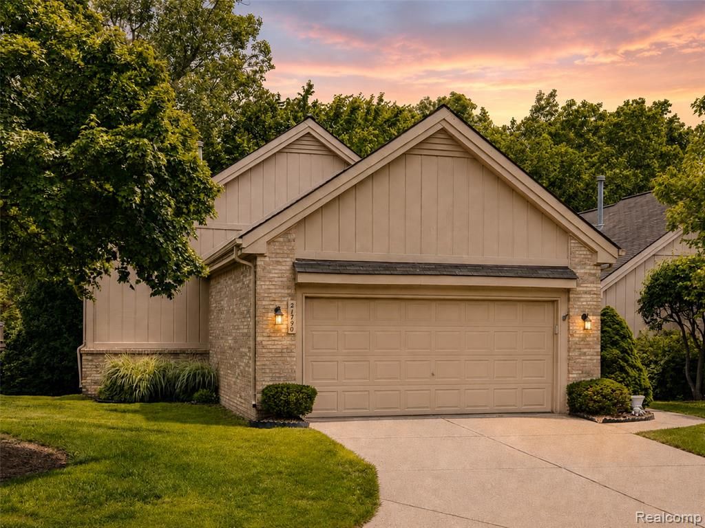 21790 River Ridge Trail, Farmington Hills, MI 48335