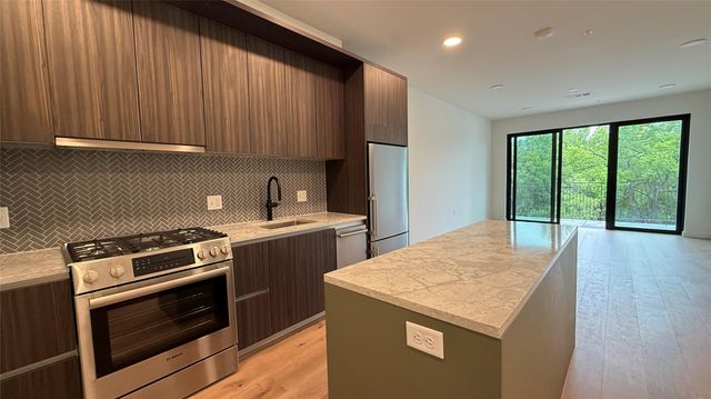 2209 S 1st ST 322, Austin, TX 78704