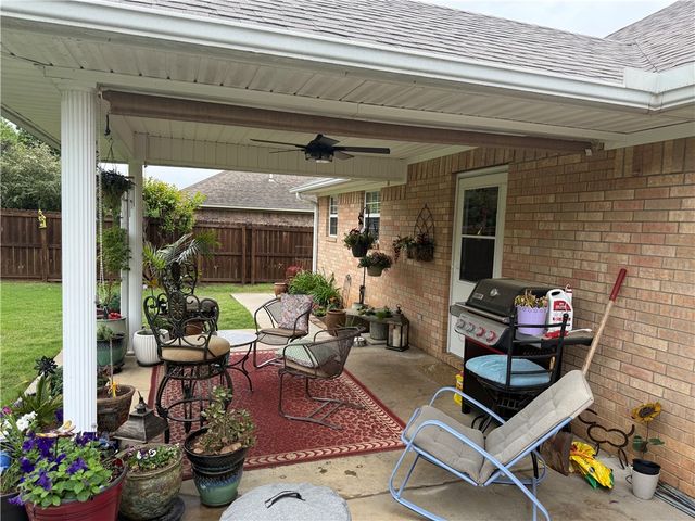 216 Thornwood Lane, Russellville, AR 72802