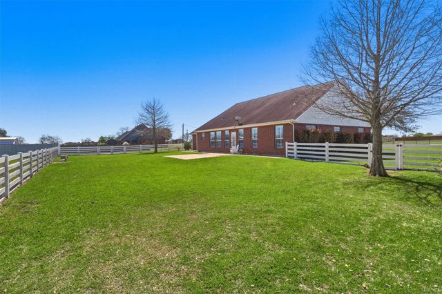 2862 Dees Circle, Sealy, TX 77474