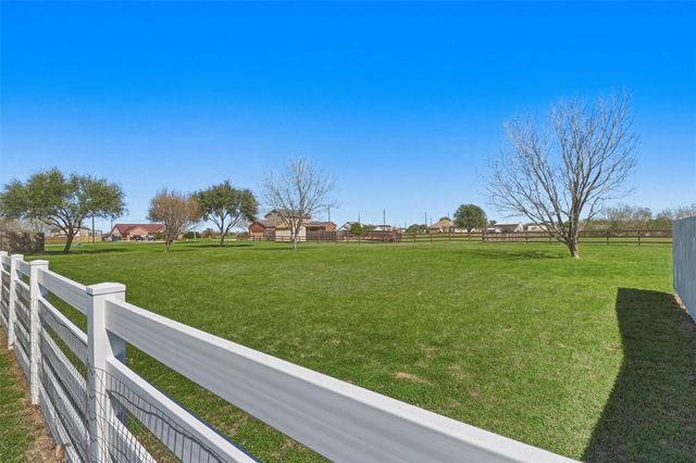 2862 Dees Circle, Sealy, TX 77474