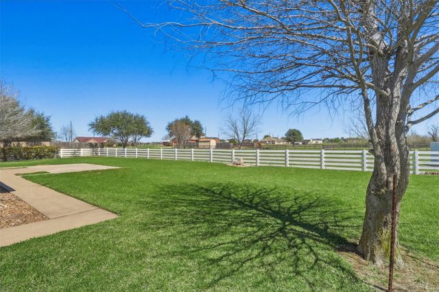 2862 Dees Circle, Sealy, TX 77474