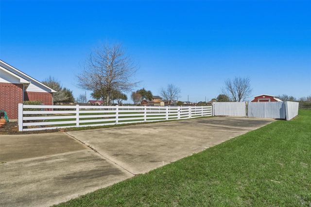 2862 Dees Circle, Sealy, TX 77474