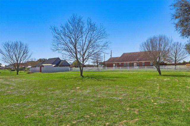 2862 Dees Circle, Sealy, TX 77474