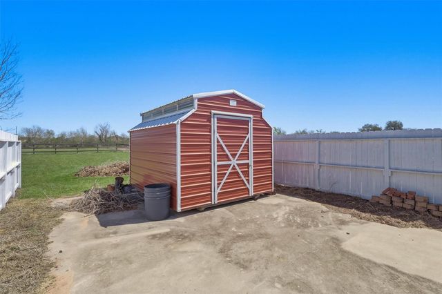 2862 Dees Circle, Sealy, TX 77474