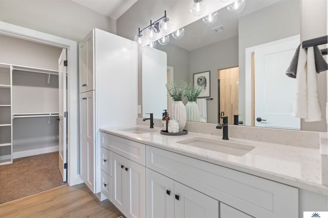 6905 Flint Drive, Papillion, NE 68046