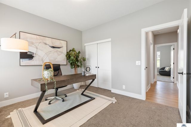 6905 Flint Drive, Papillion, NE 68046